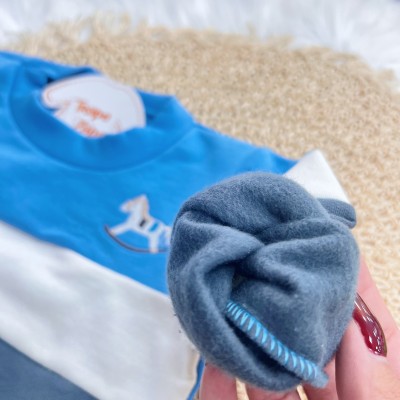 Conj. Casaco Listrado Cavalinho de Brinquedo e Calça de Moletom - Azul Bebê, Off White e Chumbo